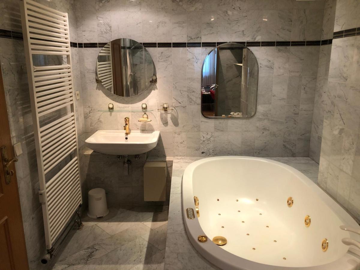 Wohnung Fuer 4 Personen, 2 Schlafzimmer, 2 Parkplaetze, Wlan Costanza Esterno foto