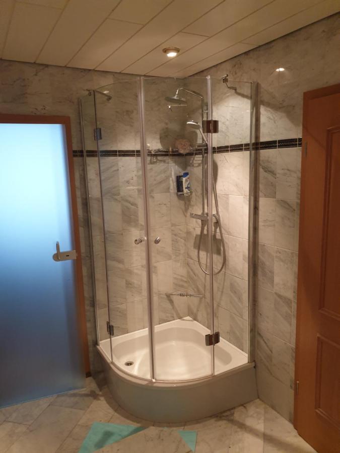 Wohnung Fuer 4 Personen, 2 Schlafzimmer, 2 Parkplaetze, Wlan Costanza Esterno foto